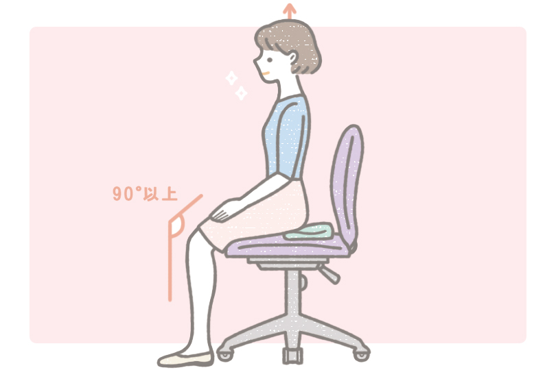足がむくみやすいデスクワークの人にオススメな、タオルでラクに座り姿勢を矯正できる方法。